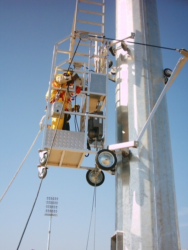 Arm-guided mast lift - Photo 3